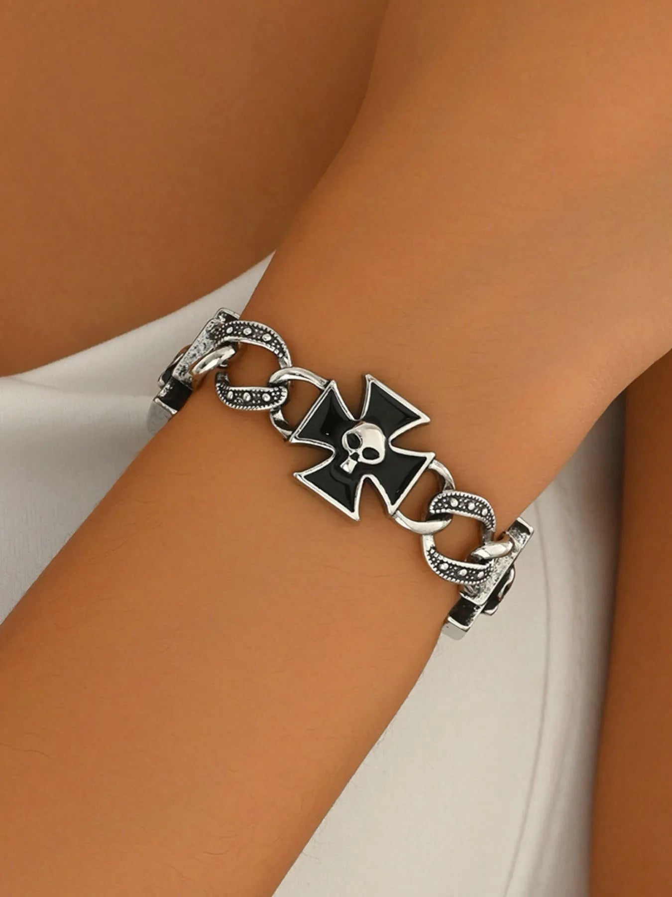 Gothic Skull Cross Chain Bracelet — Livostyle