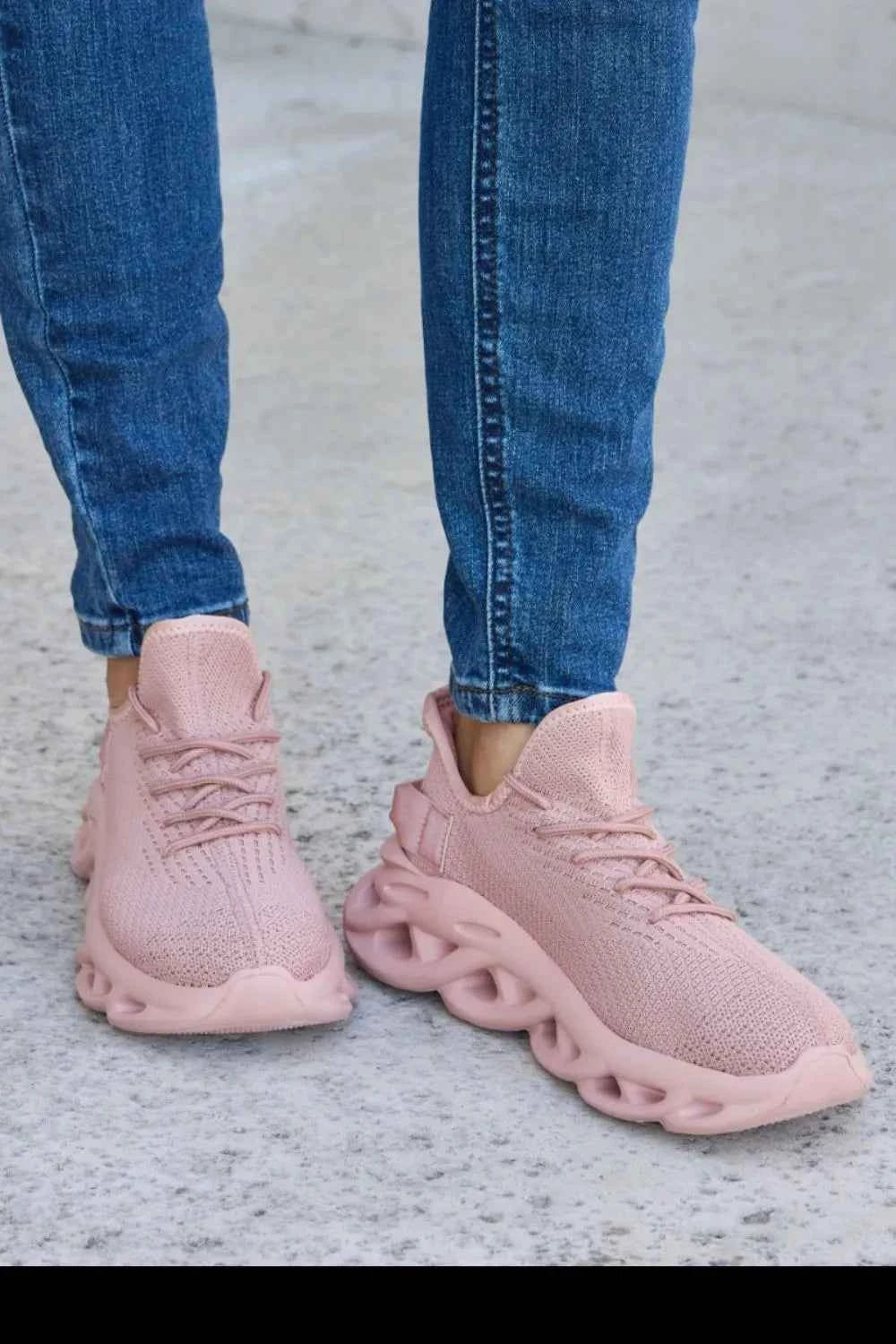 Trendy Mesh Breathable Platform Athletic Shoes for Performance & Style