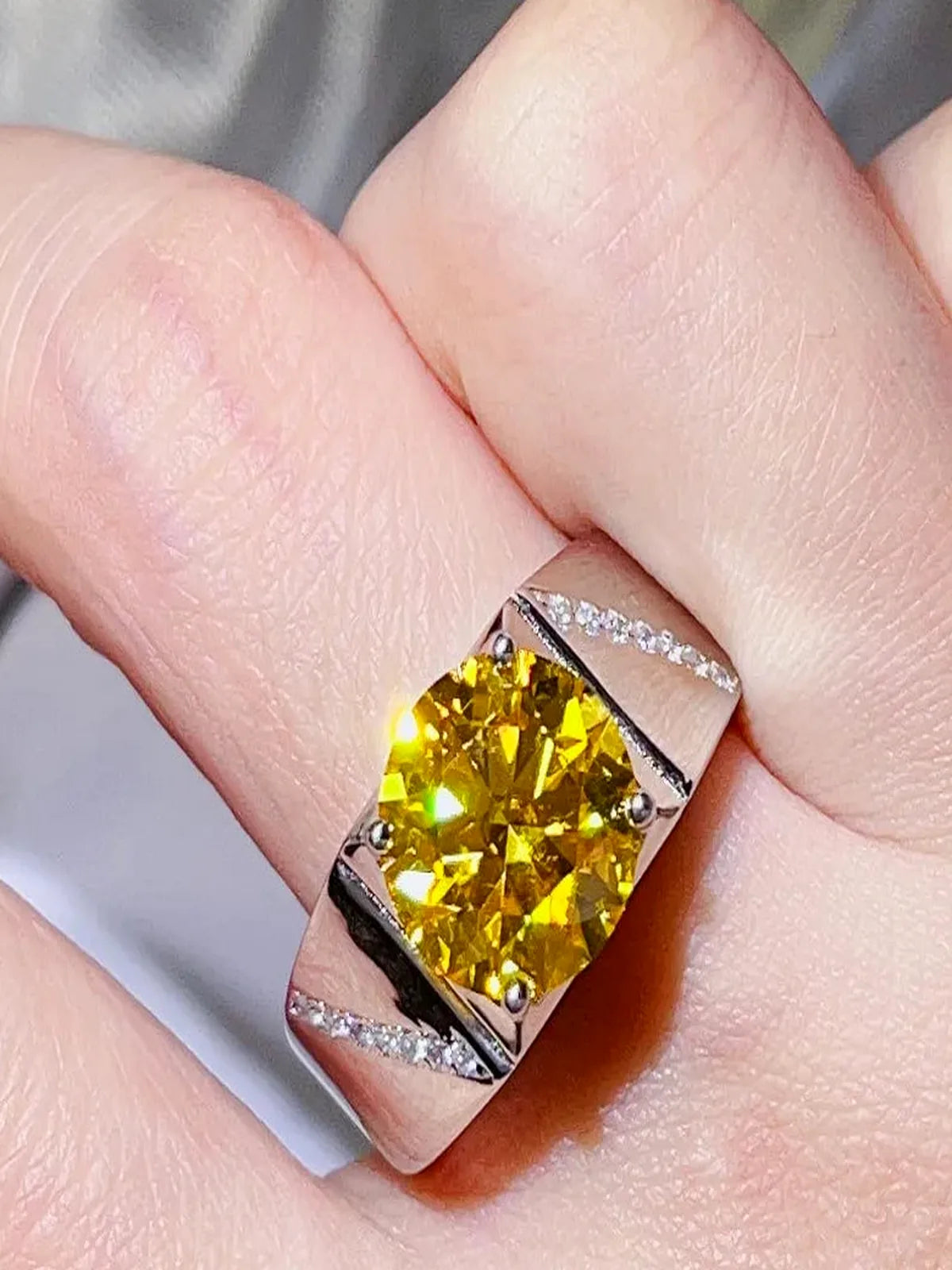 5 Carat Moissanite 925 Sterling Silver Ring — Yellow Gemston — detail view — Livostyle