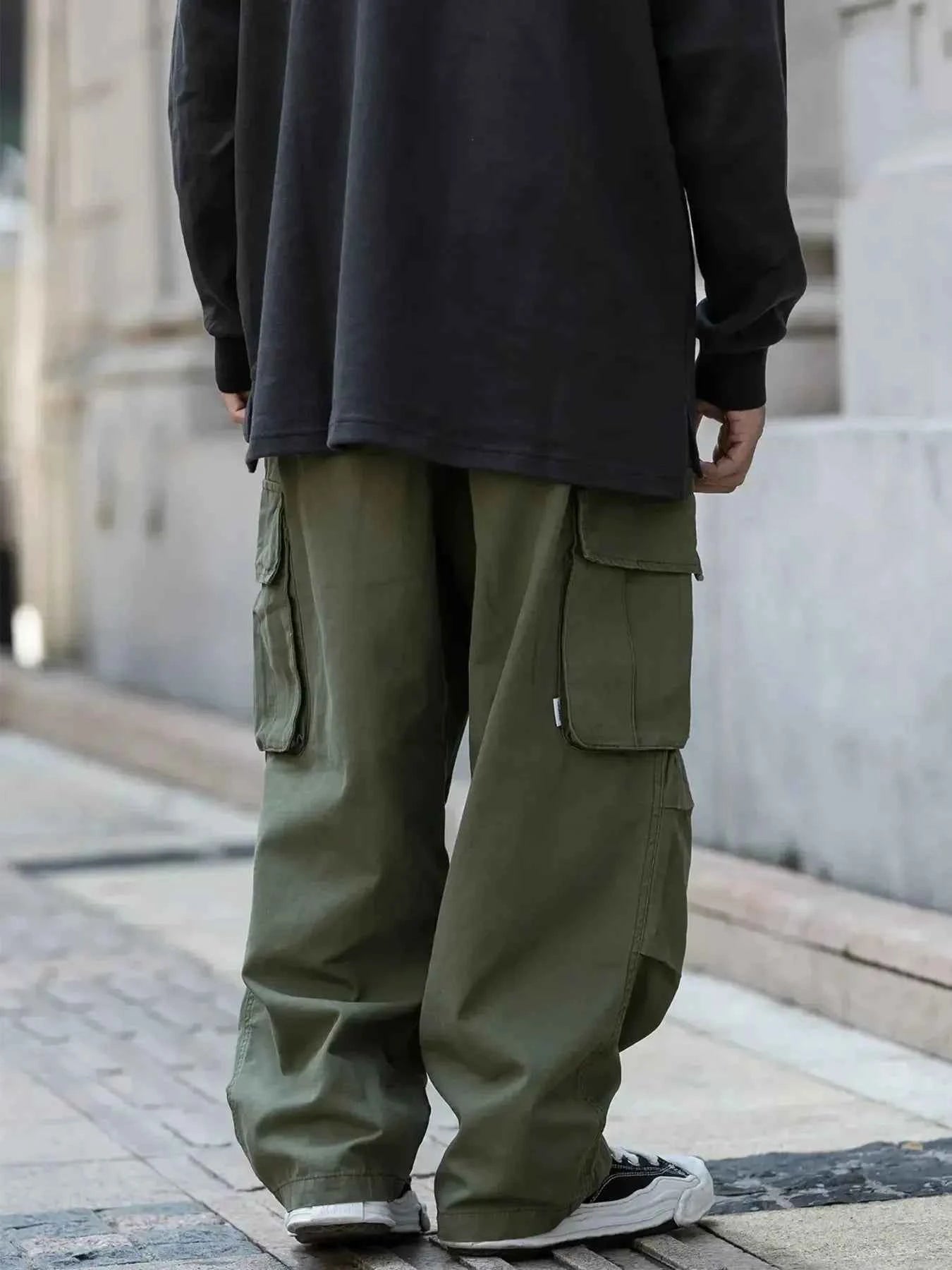 Men's Loose Fit Cargo Pants with Multiple Pockets