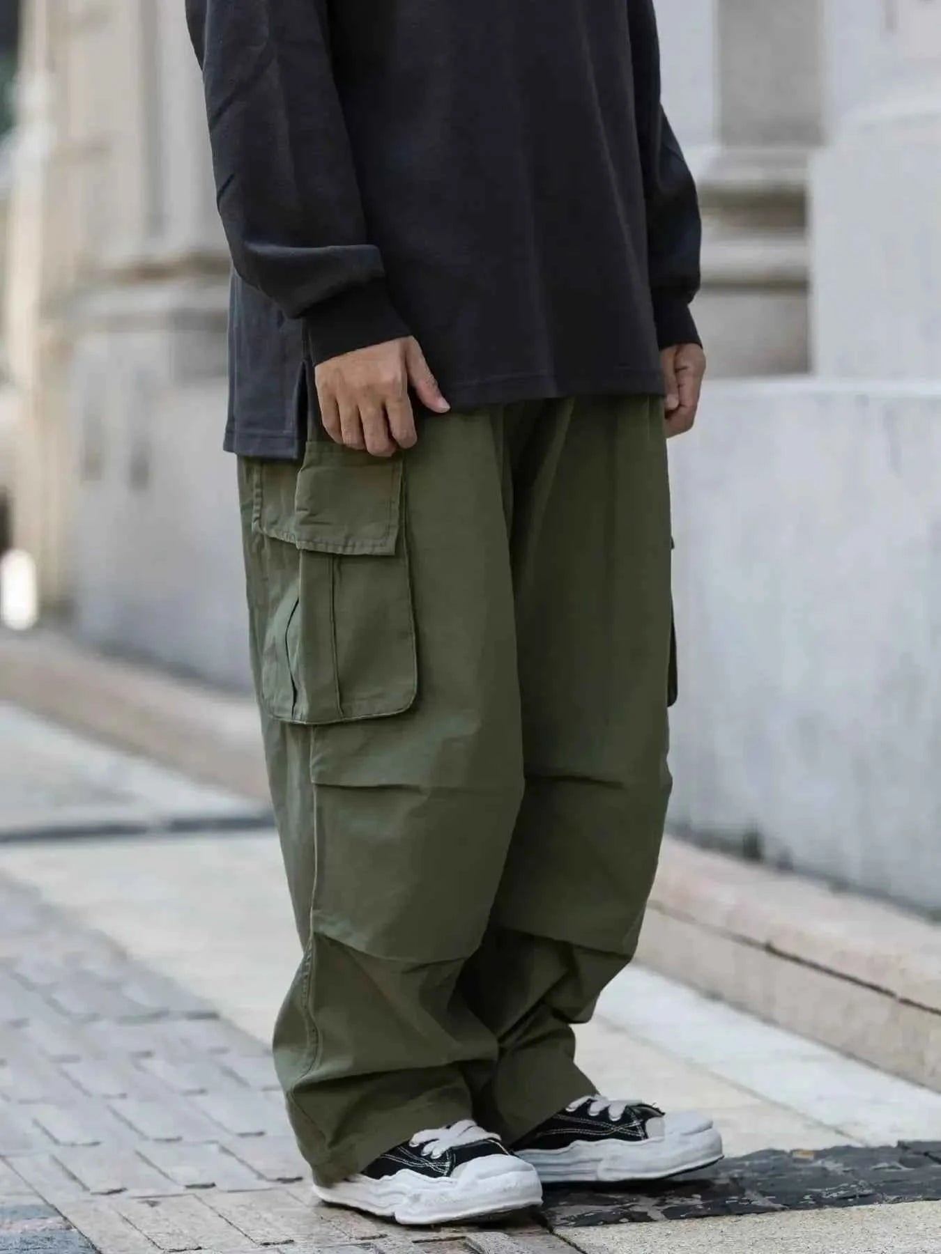 Men's Loose Fit Cargo Pants with Multiple Pockets