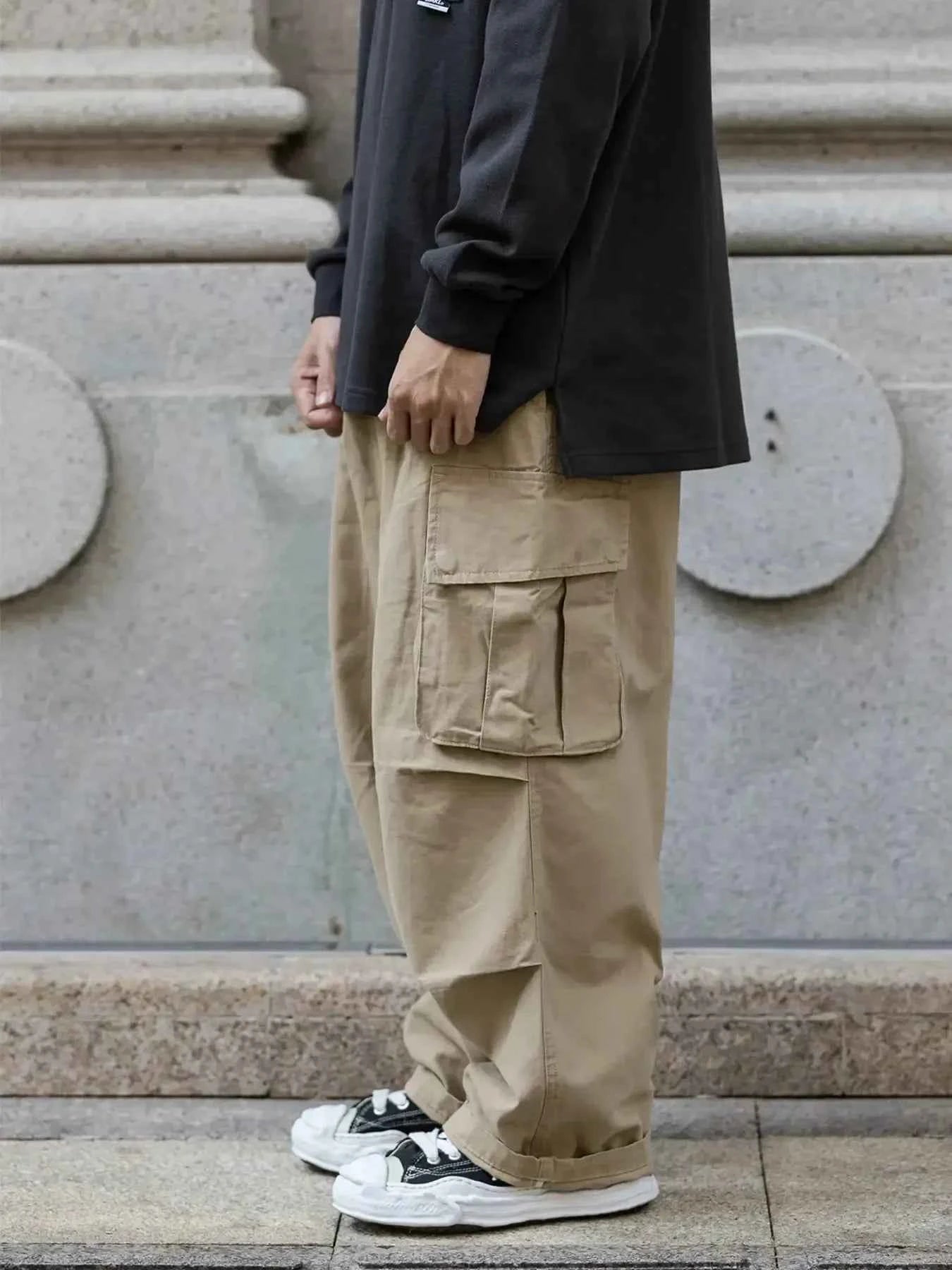 Men's Loose Fit Cargo Pants with Multiple Pockets