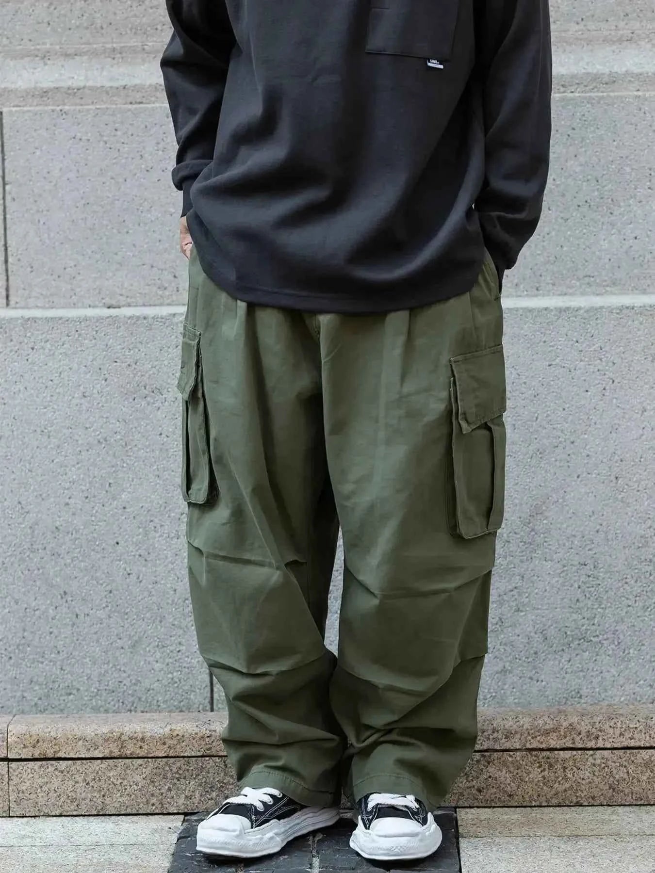Men's Loose Fit Cargo Pants with Multiple Pockets