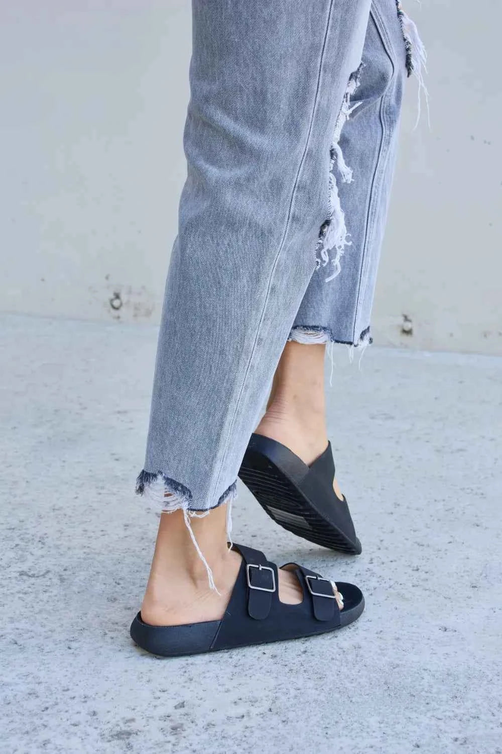 Chic Double Buckle Open Toe Sandals for Summer Comfort