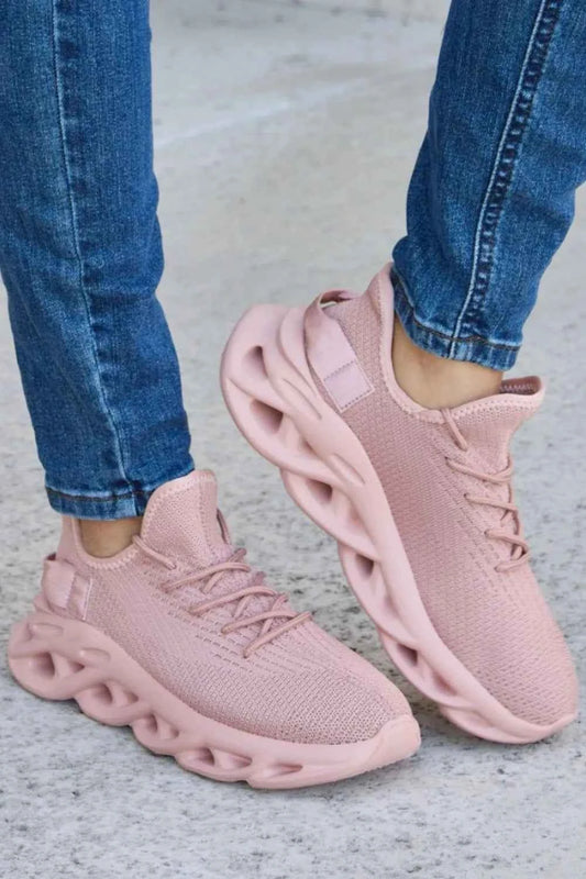 Trendy Mesh Breathable Platform Athletic Shoes for Performance & Style