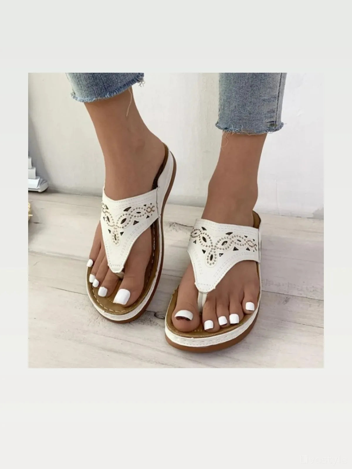 Toe Post Platform Sandals — styled showcase — Livostyle