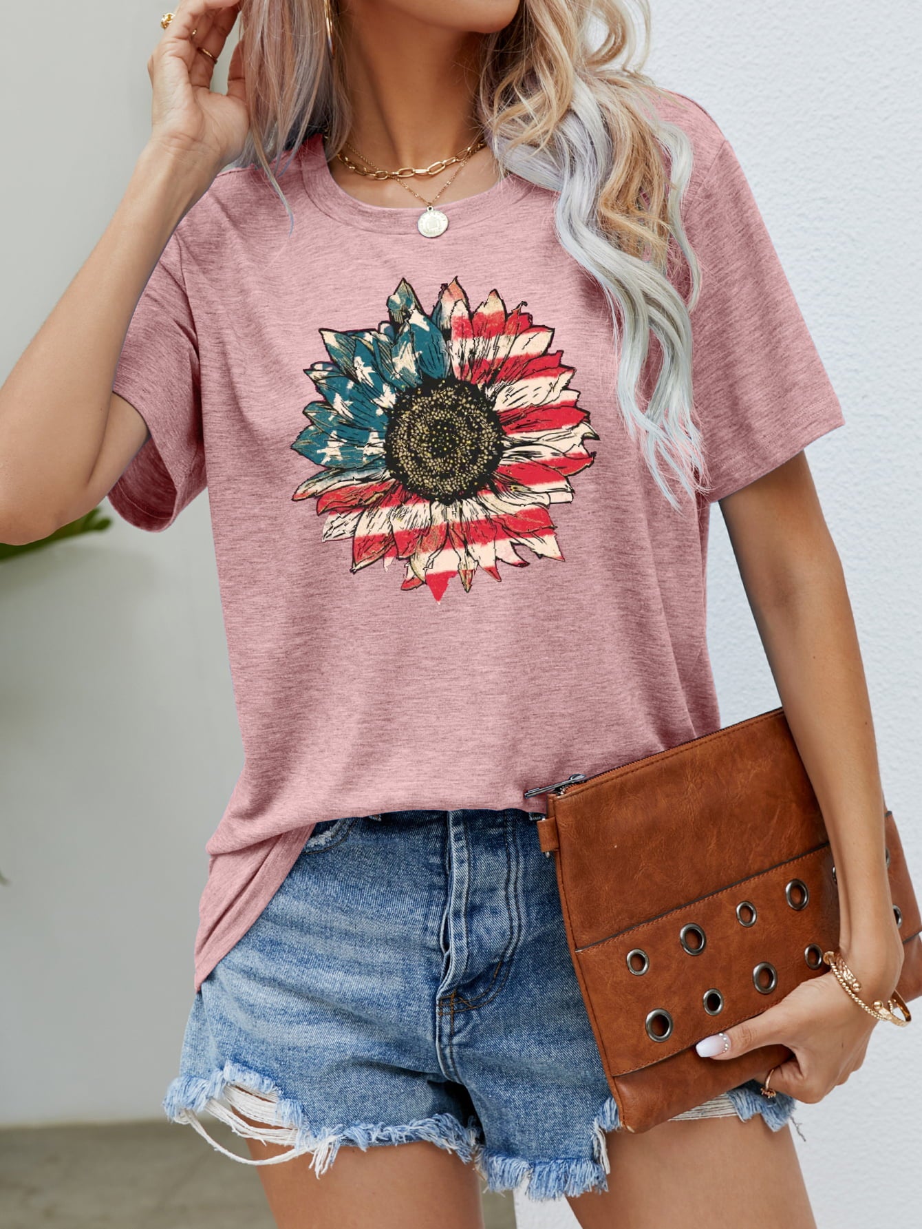 US Flag Flower Graphic Tee styling — Livostyle