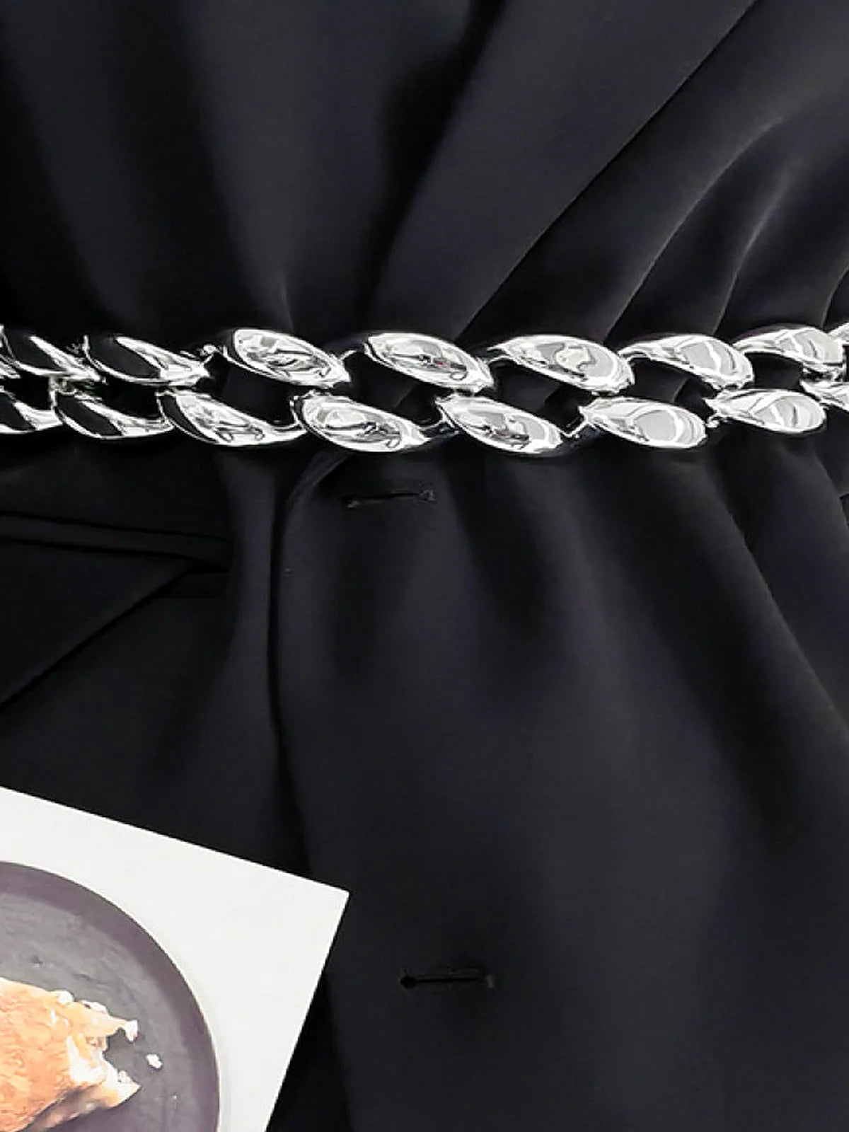 1.2 Width Acrylic Curb Chain Belt — detail view — Livostyle
