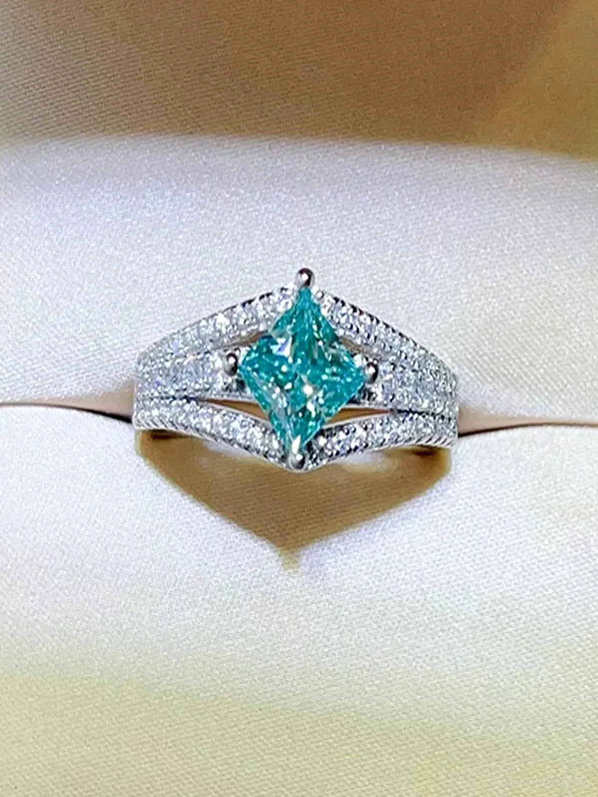 1 Carat Moissanite 925 Sterling Silver Ring — Square-Cut Tea — detail view — Livostyle
