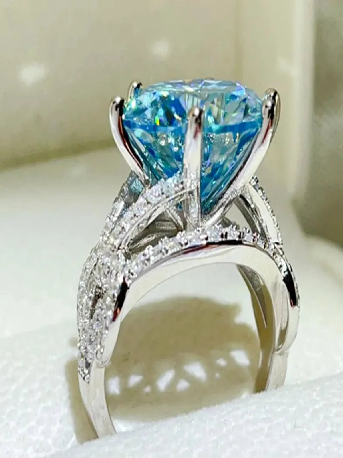 10 Carat Moissanite 925 Sterling Silver Ring — Blue Gemstone — detail view — Livostyle