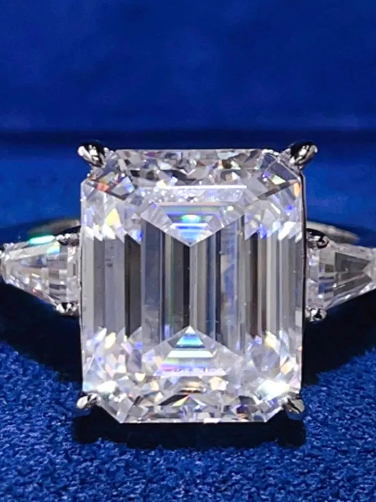 10 Carat Moissanite 925 Sterling Silver Ring — Emerald-Cut P — detail view — Livostyle