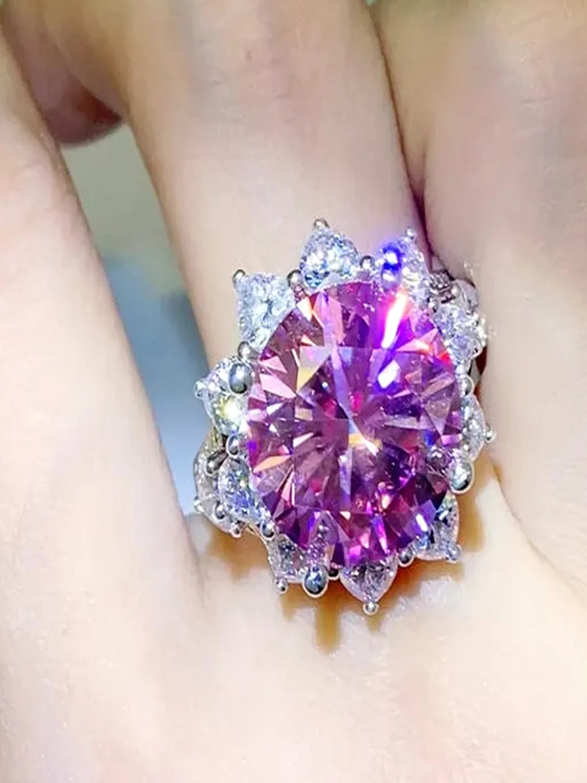 10 Carat Moissanite Zircon 925 Sterling Silver Ring — detail view — Livostyle