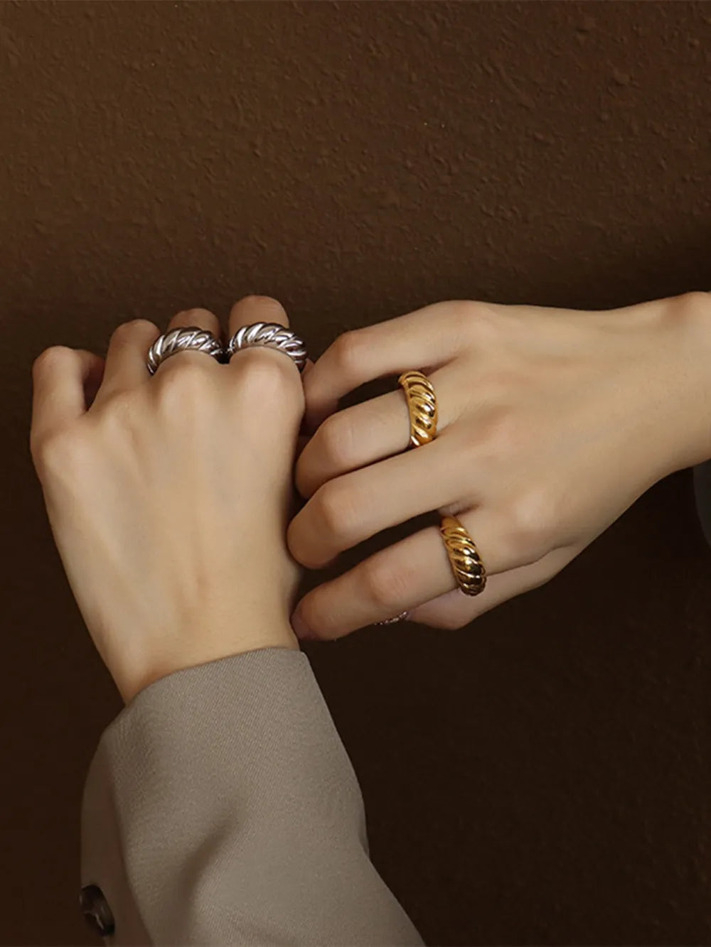 Ribbed Titanium Steel Ring — Livostyle