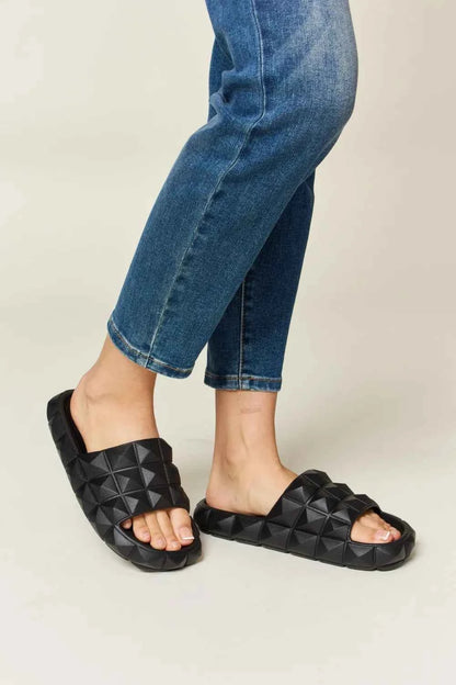 Pyramid Stud Toe Band Footbed Sandals — Livostyle