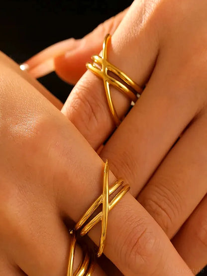 18K Gold-Plated Crisscross Ring — detail view — Livostyle