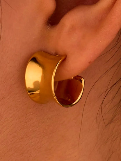 18K Gold-Plated Stainless Steel Geometric Earrings — detail view — Livostyle