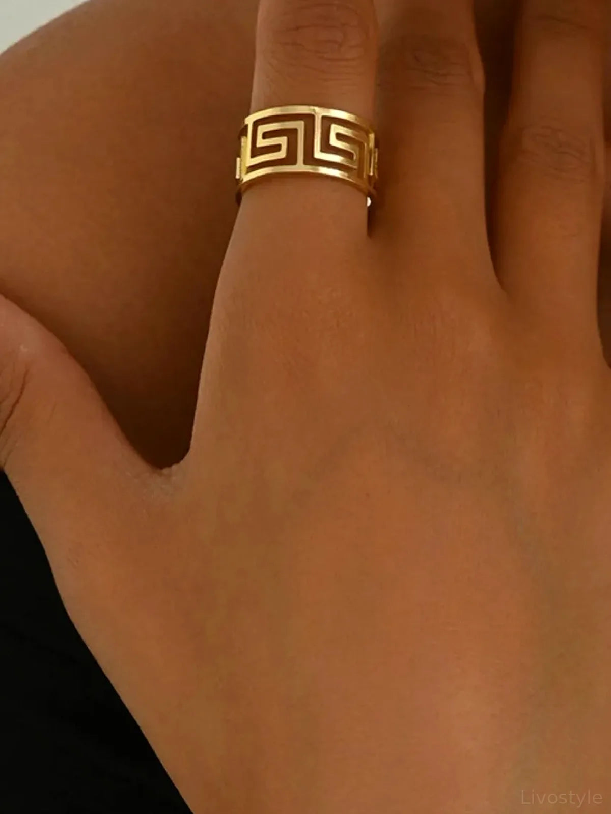 18K Gold-Plated Stainless Steel Geometric Bracelet and Ring  — detail view — Livostyle