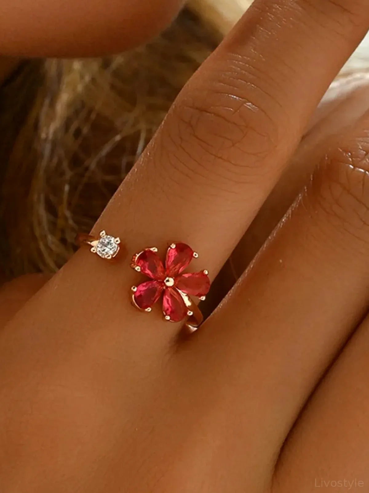 18K Gold-Plated Stainless Steel Zircon Flower Ring — detail view — Livostyle