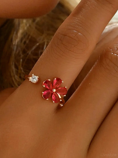 18K Gold-Plated Stainless Steel Zircon Flower Ring — detail view — Livostyle