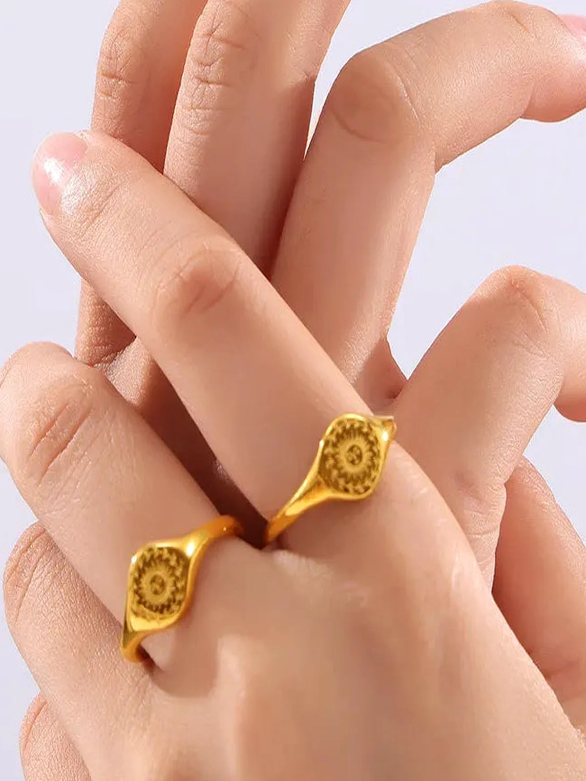 18K Gold-Plated Sun Ring — detail view — Livostyle
