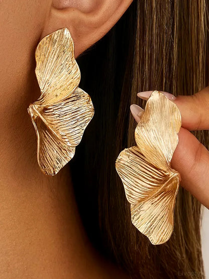 18K Gold-Plated Textured Stud Earrings — detail view — Livostyle