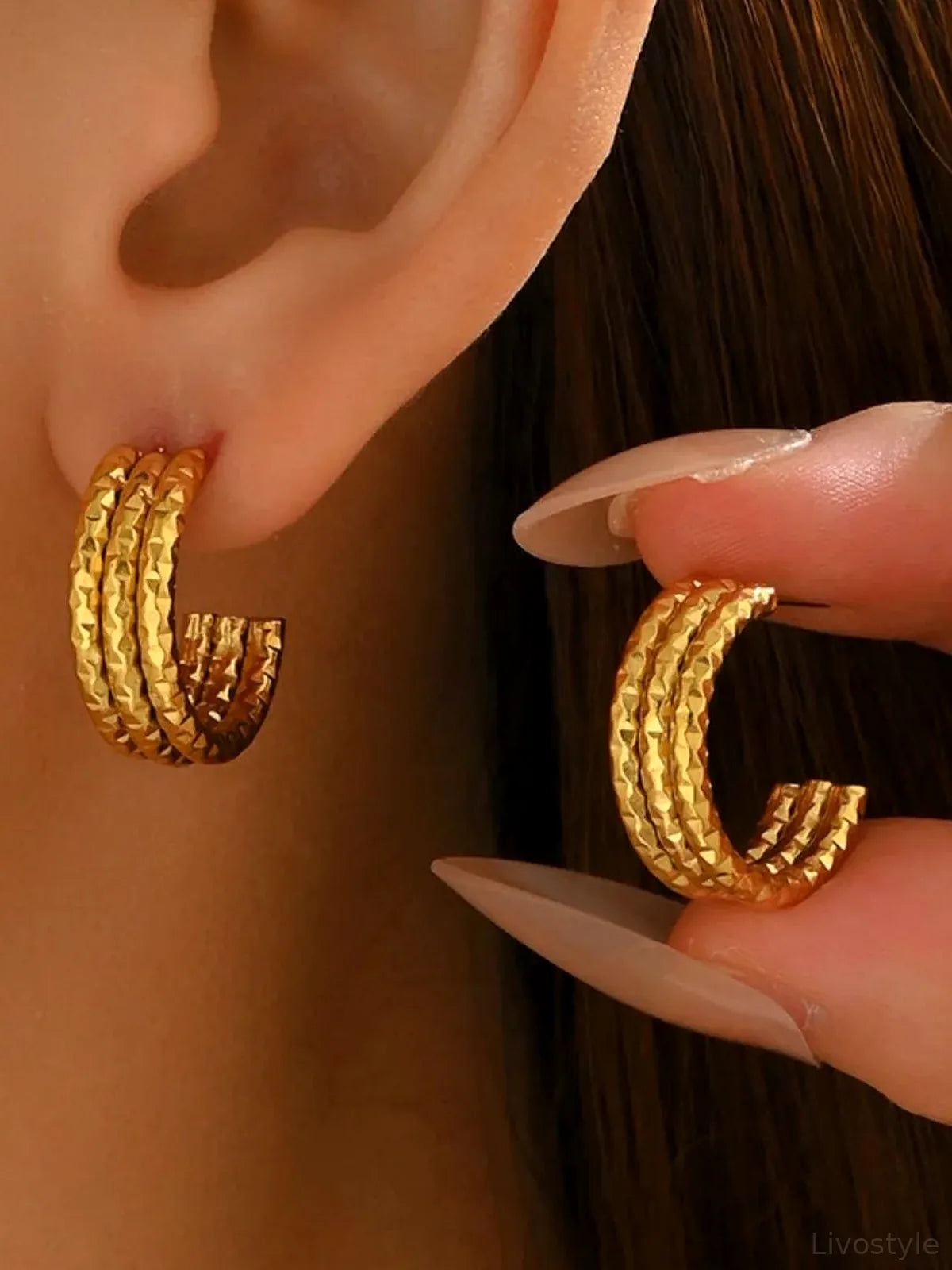18K Gold-Plated Textured Triple Band Hoop Earrings — detail view — Livostyle
