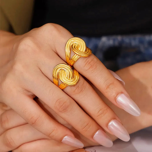 18K Gold-Plated Twisted Ring — square view — Livostyle