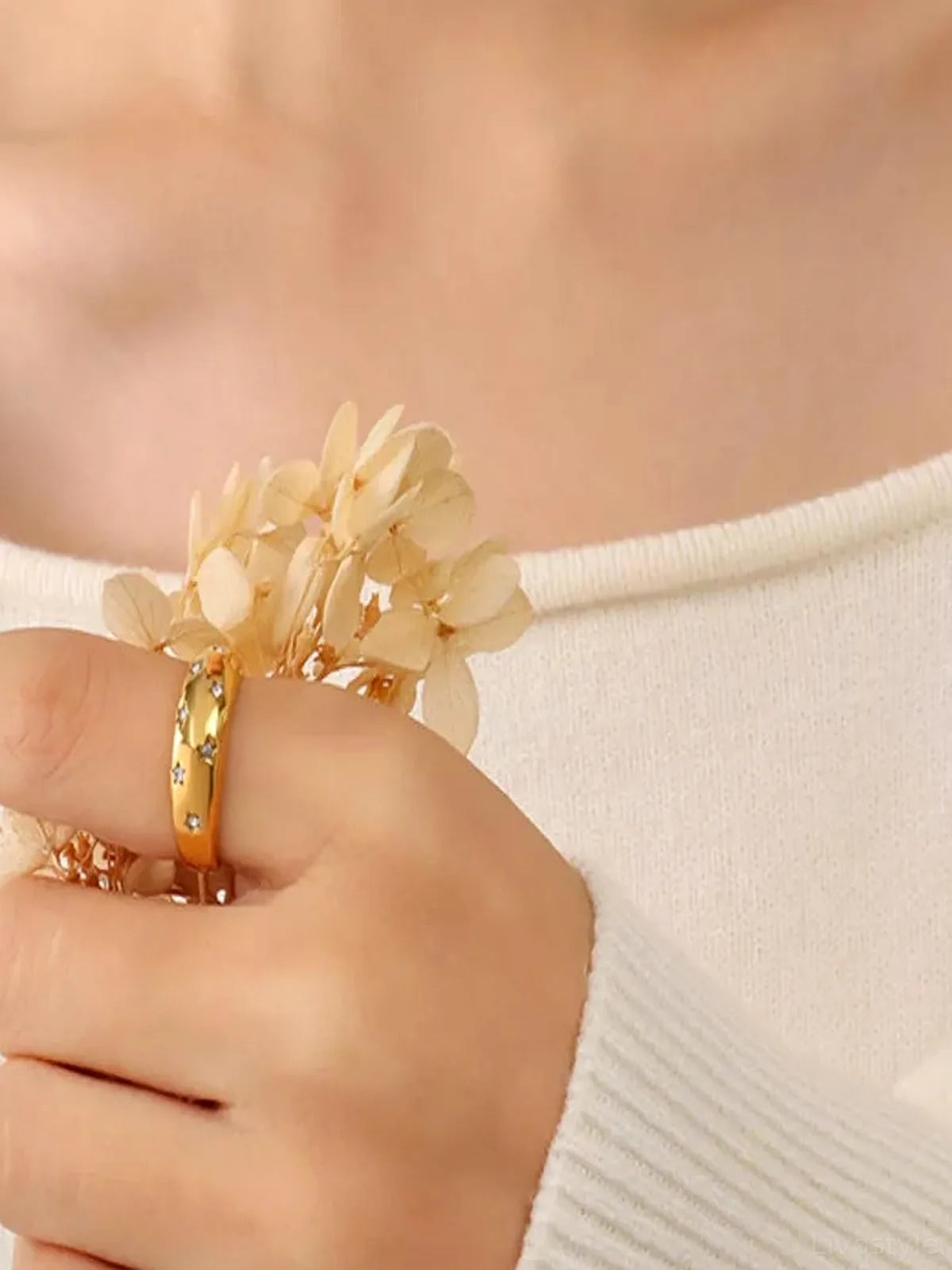 18K Gold-Plated Zircon Ring — detail view — Livostyle