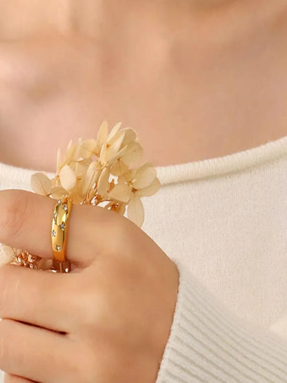 18K Gold-Plated Zircon Ring — detail view — Livostyle
