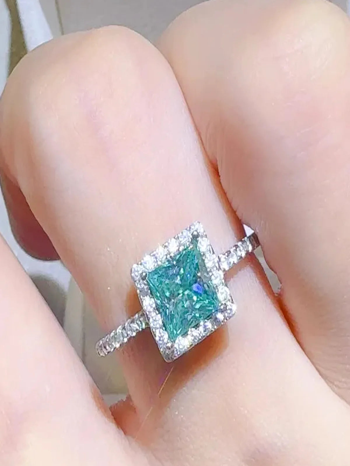 2 Carat 925 Sterling Silver Moissanite Square Shape Ring — detail view — Livostyle