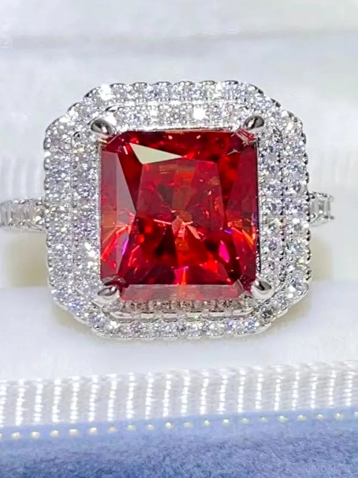 2 Carat Moissanite 925 Sterling Silver Ring — Red Cocktail H — detail view — Livostyle