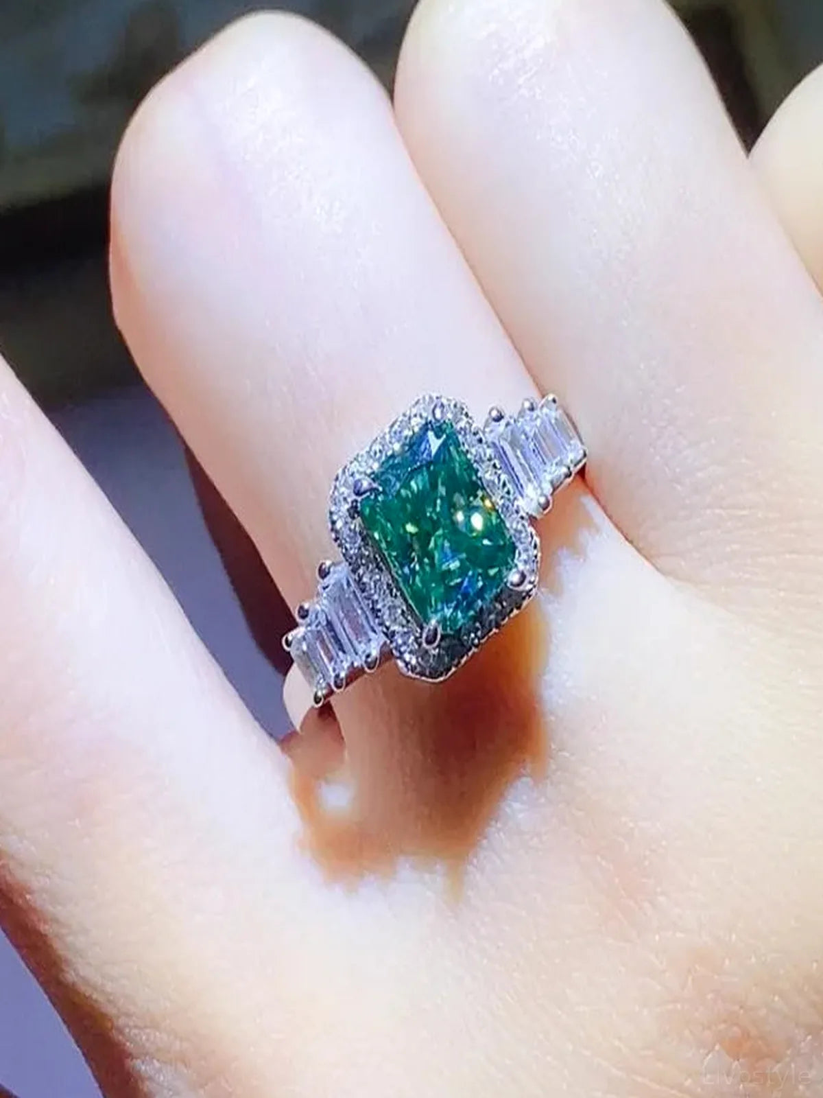 2 Carat Moissanite 925 Sterling Silver Ring — Emerald-Cut Gr — detail view — Livostyle
