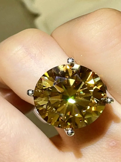 20 Carat Moissanite 925 Sterling Silver Ring — Faceted Yello — detail view — Livostyle