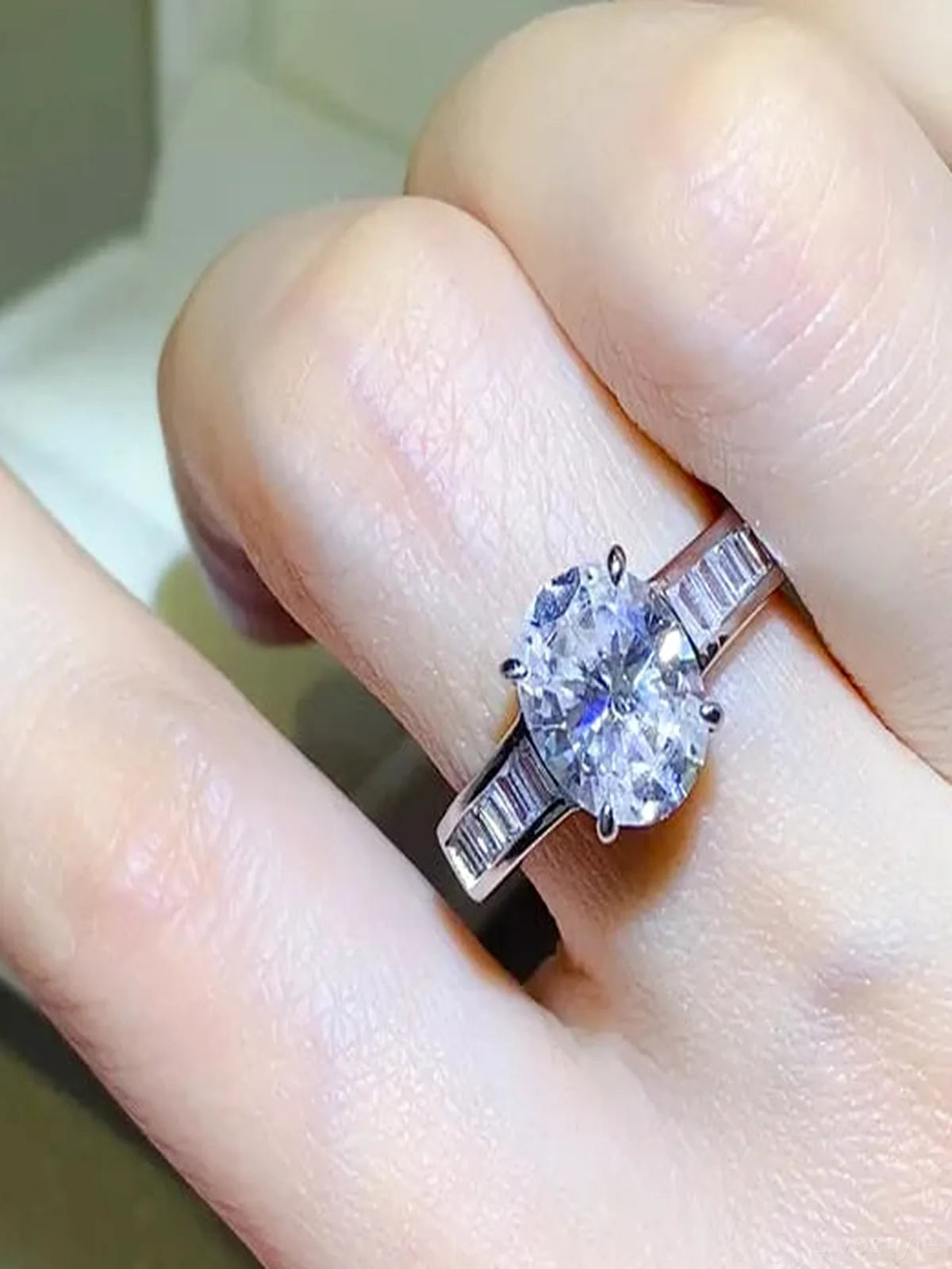 3 Carat Moissanite 925 Sterling Silver Ring — Oval-Cut White — detail view — Livostyle