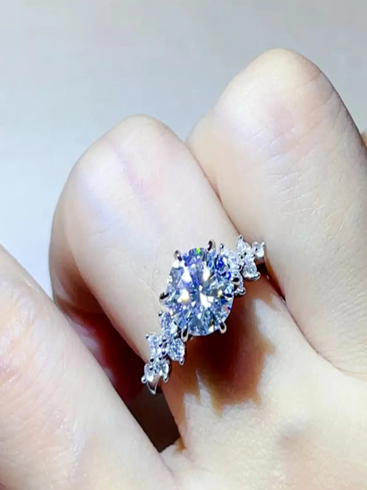3 Carat Moissanite 925 Sterling Silver Ring — Round-Cut Clus — detail view — Livostyle