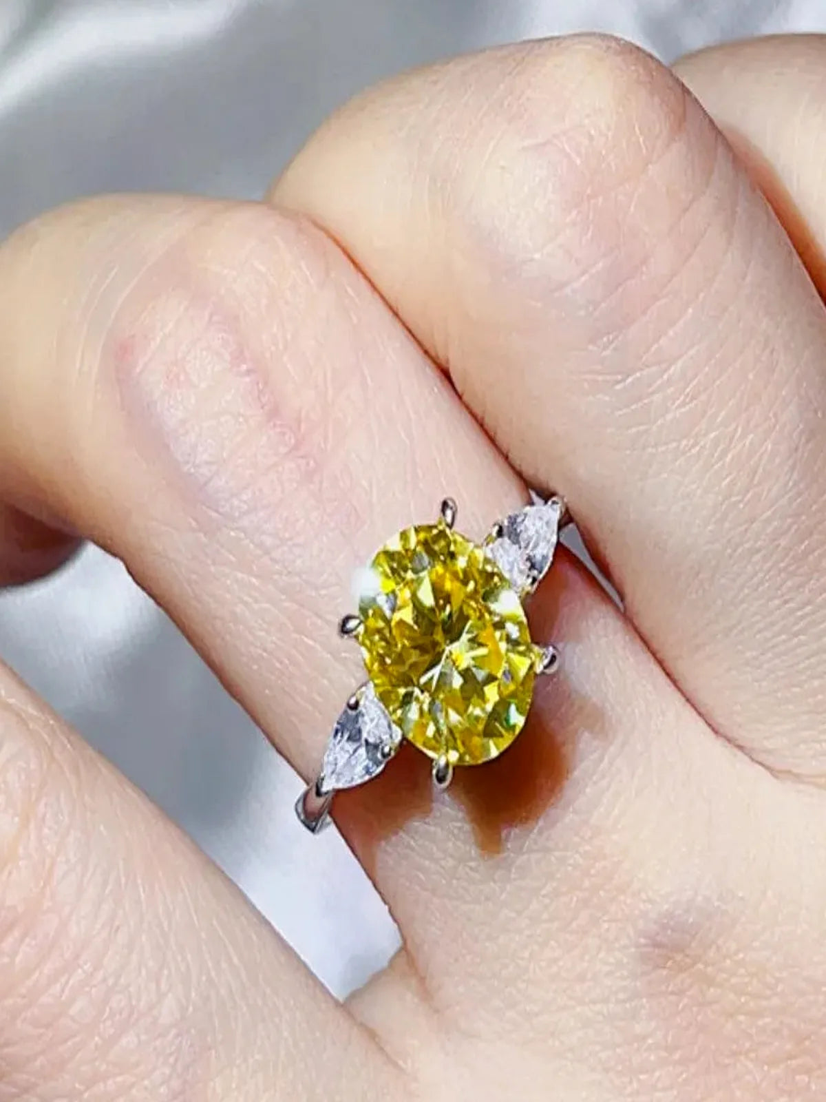 3 Carat Moissanite 925 Sterling Silver Ring — Oval-Cut Yello — detail view — Livostyle