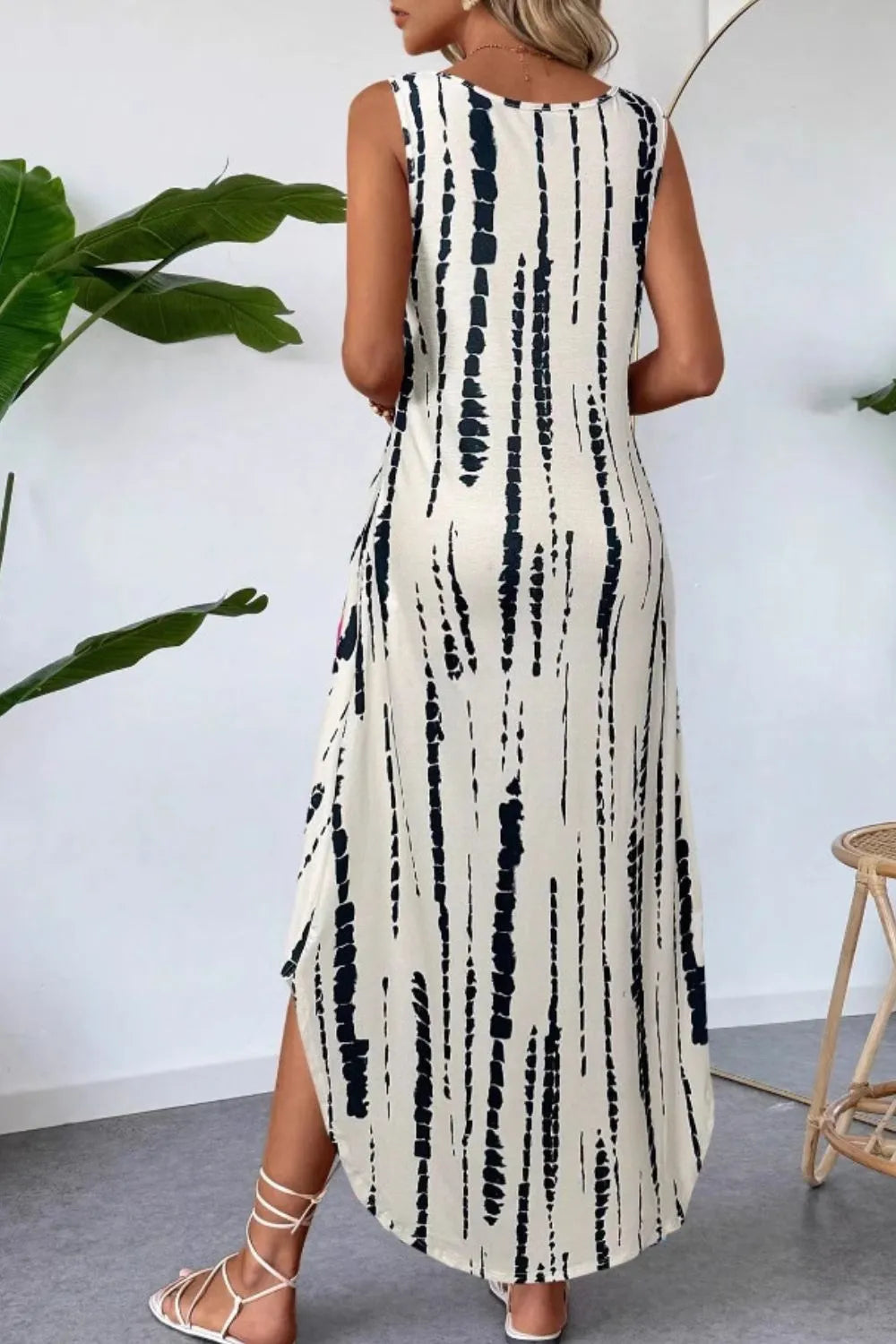 Scoop Neck Sleeveless Dress with Pockets – photo 3