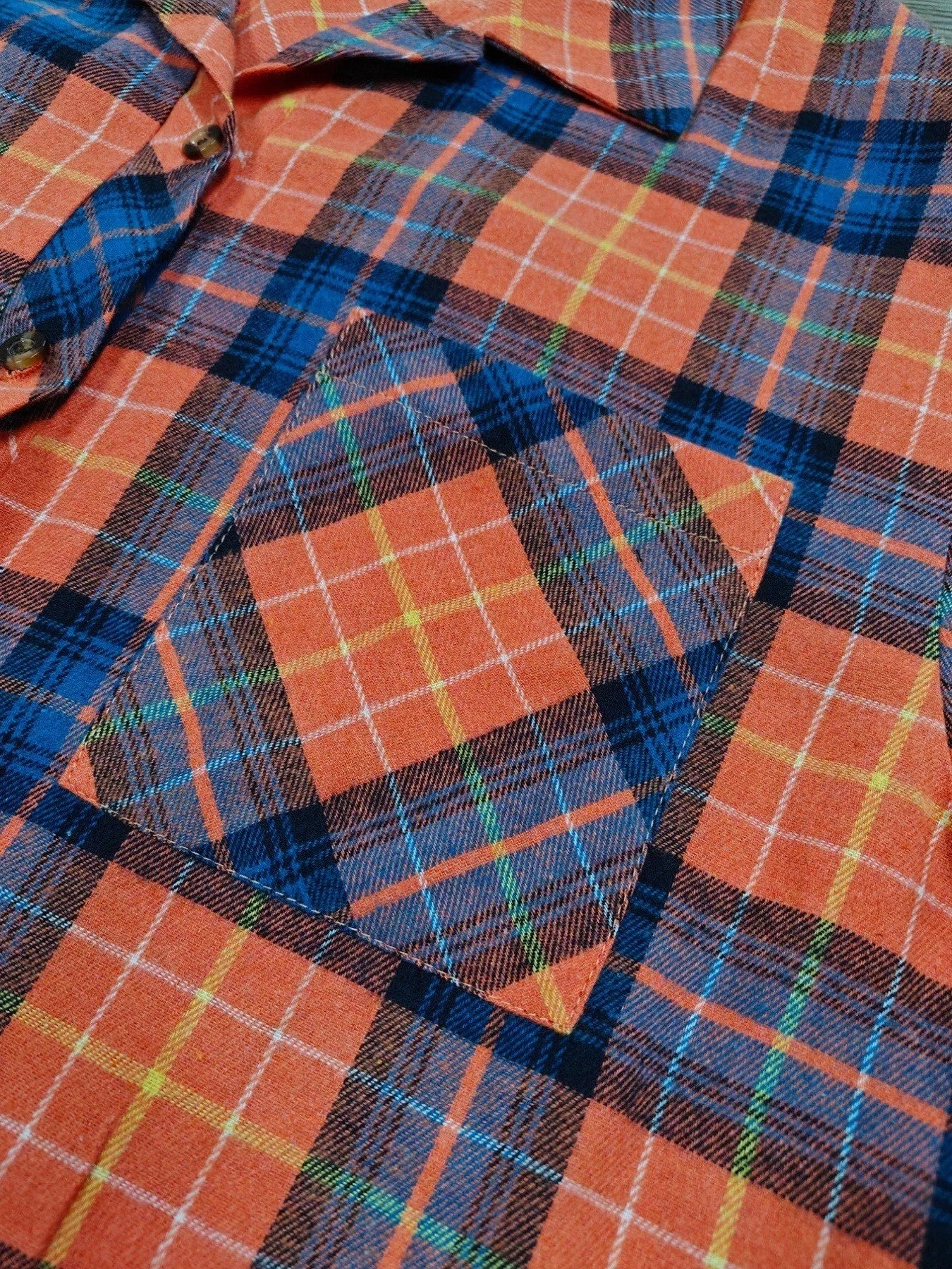 Plaid Button-Up Long Sleeve Shirt closeup — Livostyle