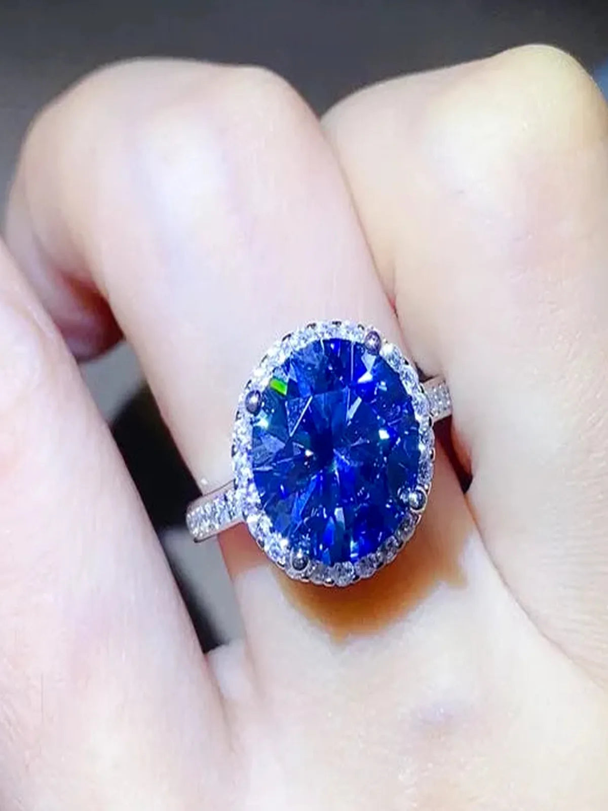 5 Carat Moissanite 925 Sterling Silver Ring — Round Blue Hal — detail view — Livostyle