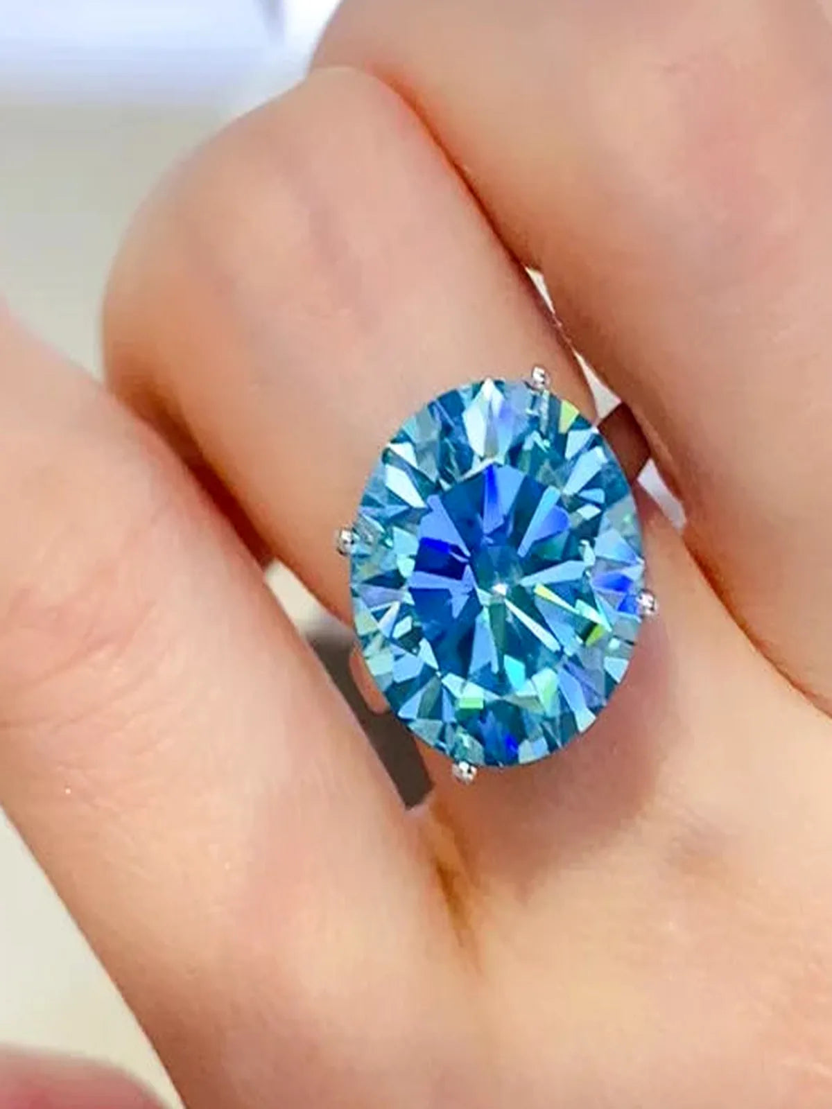 5 Carat Moissanite 925 Sterling Silver Ring — Round-Cut Blue — detail view — Livostyle