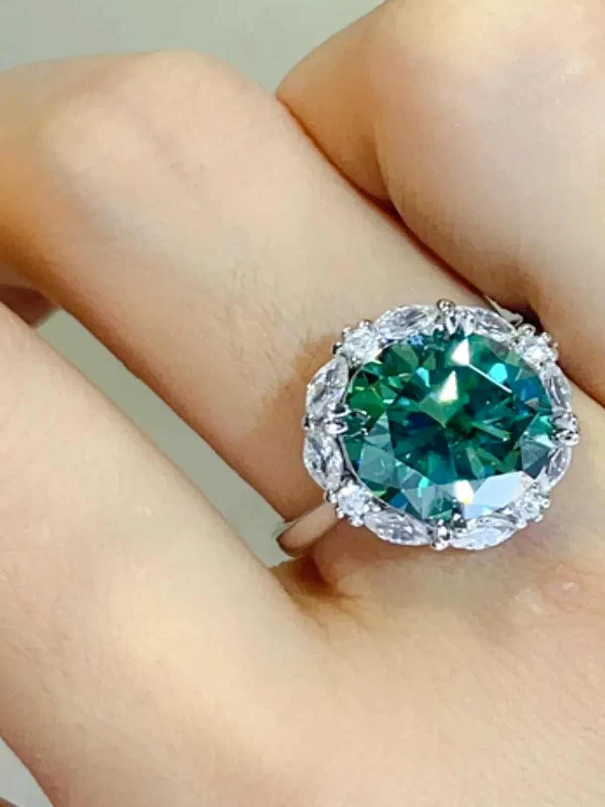 5 Carat Moissanite 925 Sterling Silver Ring — Round Green Ha — detail view — Livostyle