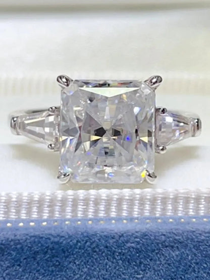 5 Carat Moissanite 925 Sterling Silver Ring — Radiant-Cut — detail view — Livostyle