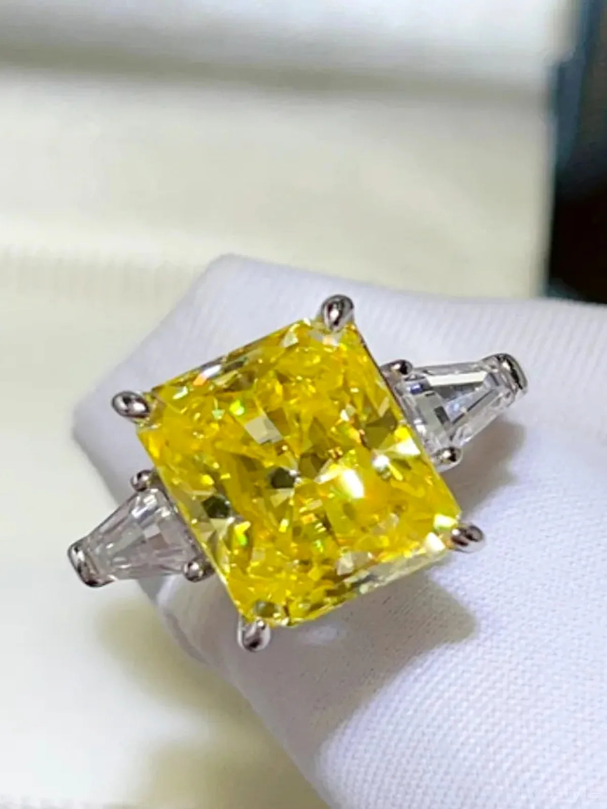 5 Carat Moissanite 925 Sterling Silver Ring — Yellow White-G — detail view — Livostyle