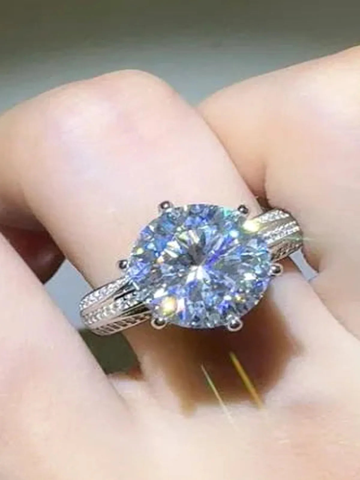 5 Carat Moissanite 925 Sterling Silver Ring — Round Pavé Pro — detail view — Livostyle