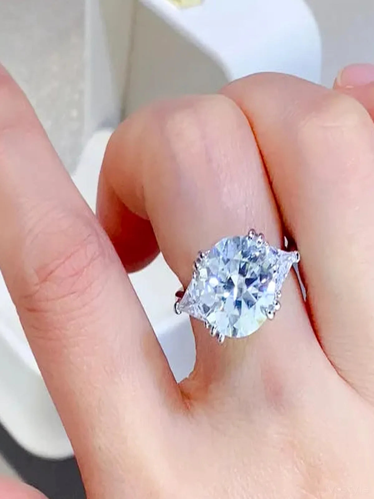 5 Carat Moissanite 925 Sterling Silver Ring — White Statemen — detail view — Livostyle