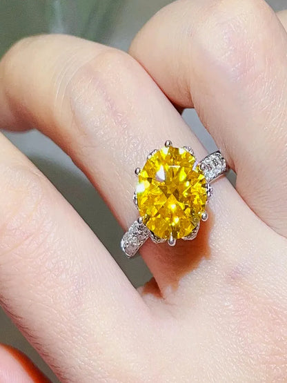 5 Carat Moissanite 925 Sterling Silver Ring — Round-Cut Yell — detail view — Livostyle
