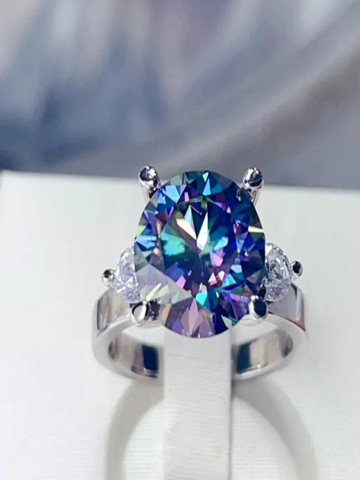 5 Carat Moissanite 925 Sterling Silver Ring — Round Iridesce — detail view — Livostyle