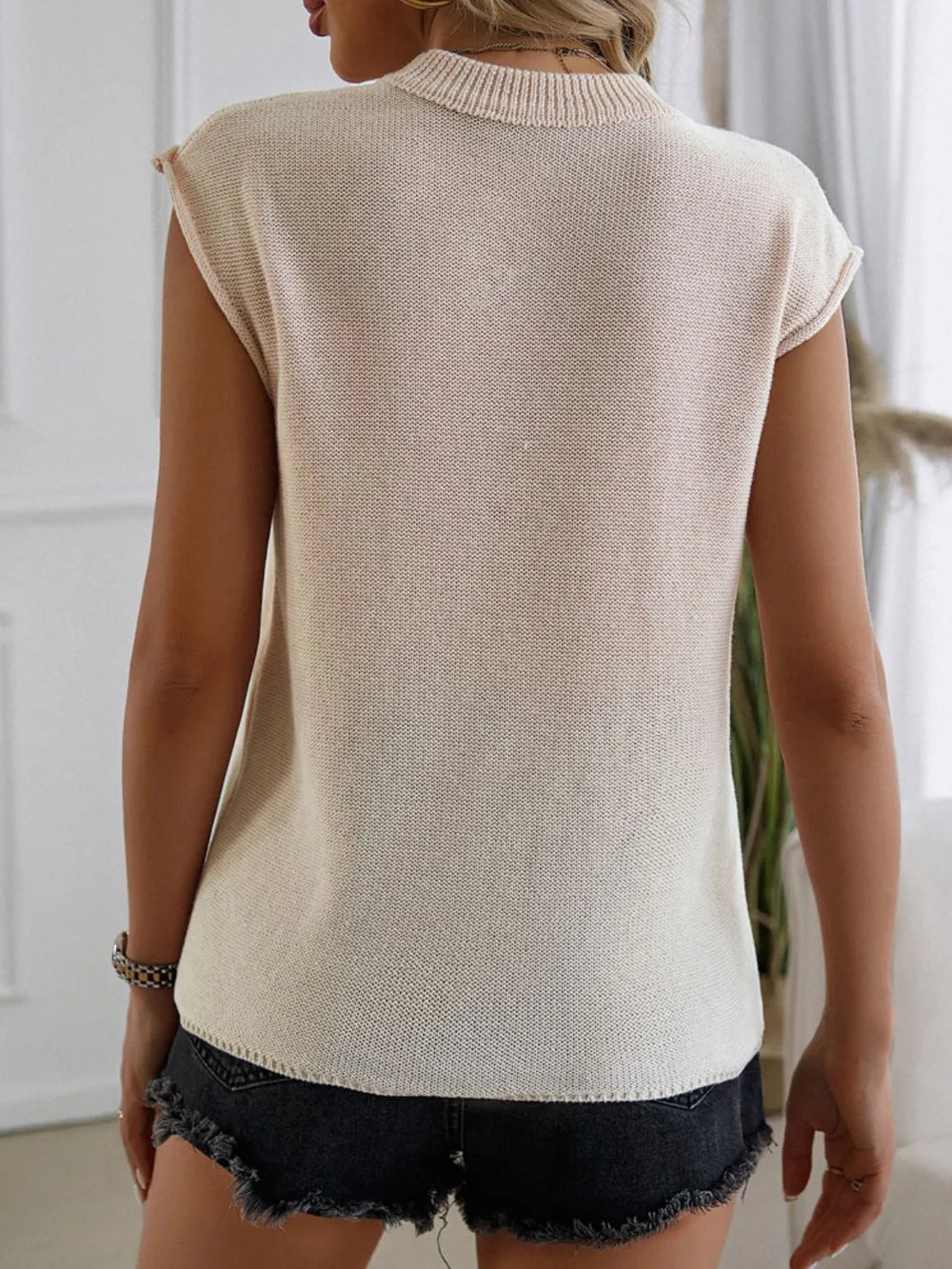 Devine US Flag Round Neck Sweater Vest closeup — Livostyle
