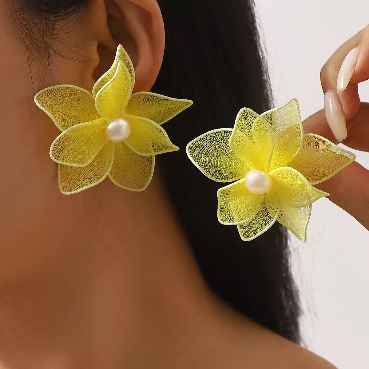 Flower Pearl Stud Earrings — Livostyle
