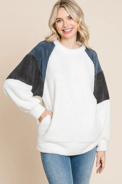 Stylish Color Block Faux Fur Sleeve Sweatshirt with Pockets — Livostyle